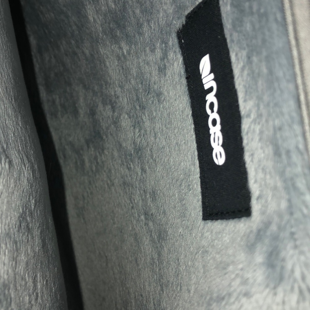InCase Laptop Case - Picture 3 of 4